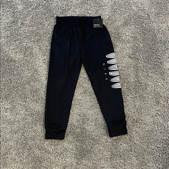 NEW! PURPLE & BLACK JORDAN 2-PIECE ZIP-UP & SWEATPANTS SET. SIZE 6. BOYS. - Picture 2 of 11